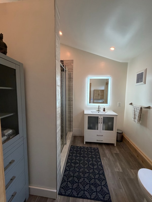 Photo - 7711 Owensmouth Ave