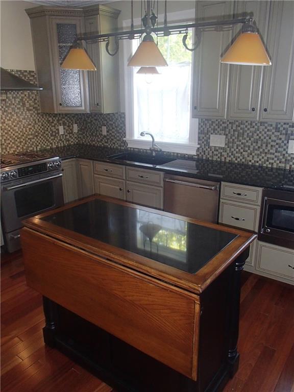 Photo - 490 Broadway