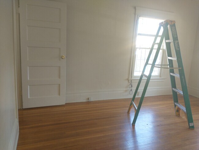 Photo - 1329 W 29th St