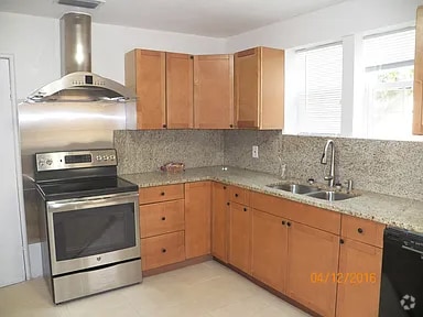 Building Photo - 115 E Chapman Rd Rental