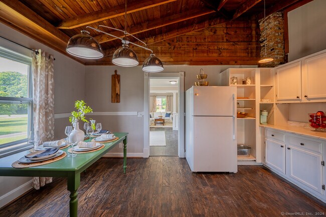 Photo - 1279 Enfield St