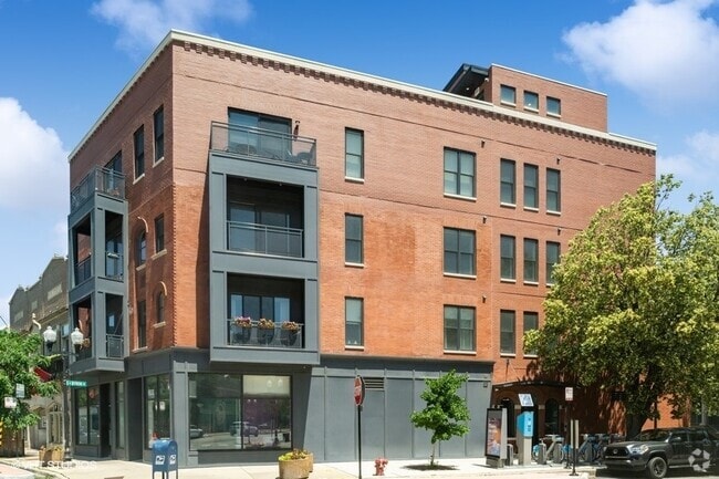Building Photo - 1924 W Byron St Unit 302 Rental
