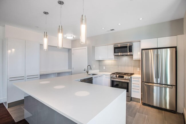 Photo - 1252 Wisconsin Ave NW