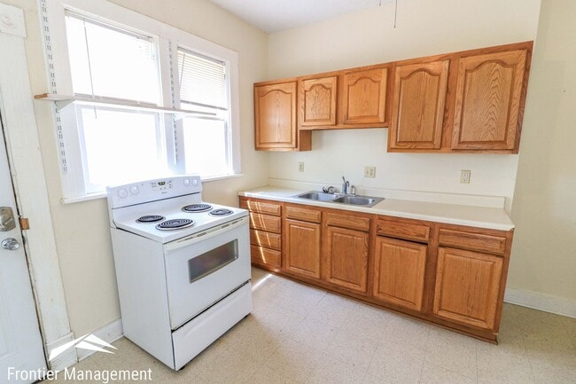Photo - Great side-by-side duplex! Washer & dryer,...