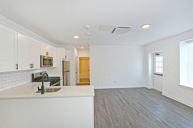 Building Photo - 8 Greene Ave Unit 3A