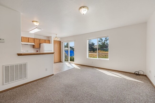 Photo - 3 bed 2 bath duplex with sprinkler system