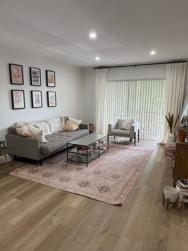 Building Photo - 7953 SW 104th St Unit 205D