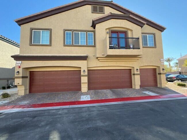 Photo - Beautiful 3 bedroom 3 bathroom townhome Unidad #103