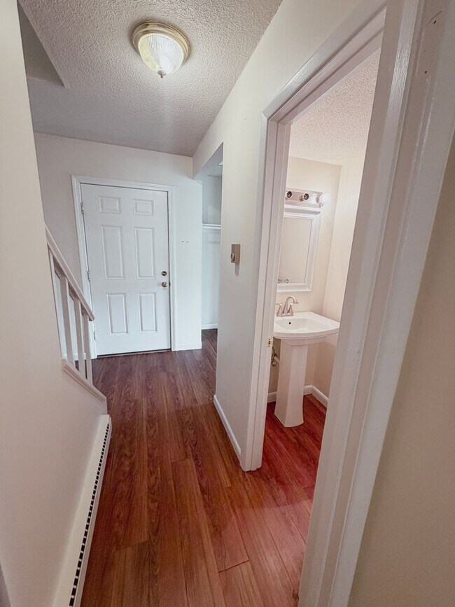 Photo - 2BD/1.5BA Beautiful Townhome - Right Near Oakledge Park!