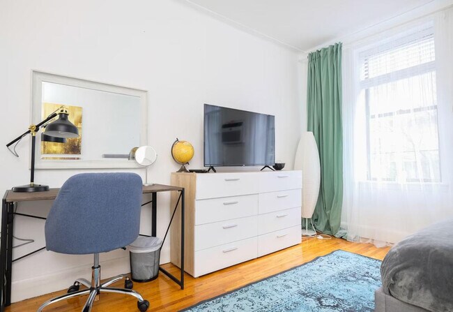 Photo - 328 E 74th St Unidad ID1032016P