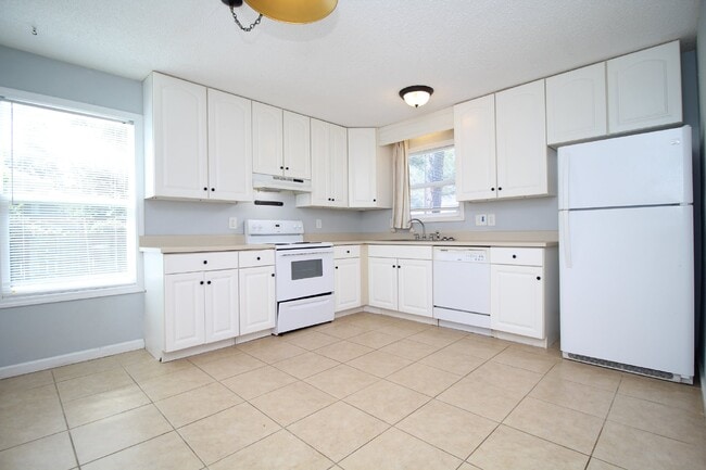 Photo - Spacious 3-Bedroom, 1.5-Bath Townhome in Gulf Breeze Near Top-Rated Schools, Beaches, and Gulf Br...