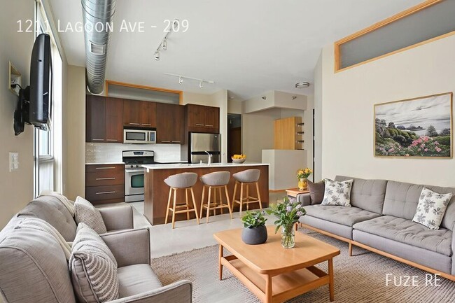 Building Photo - 1211 Lagoon Ave Rental
