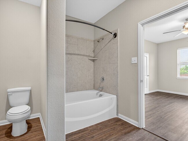 Photo - 1420 Mackinac Dr