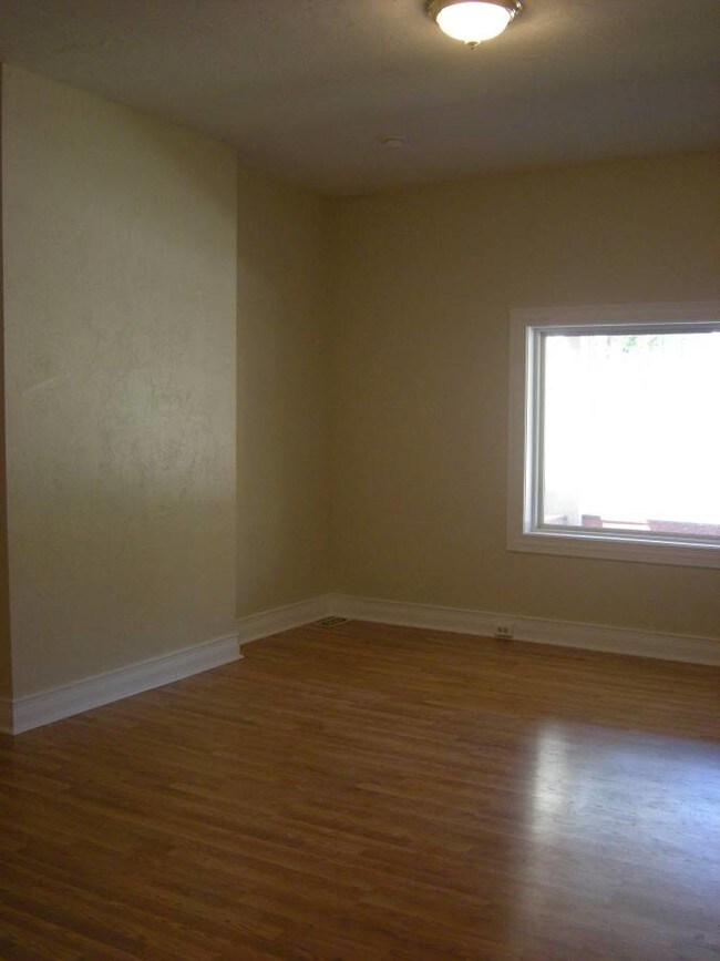 Photo - 121 Stratford Ave Unit 2