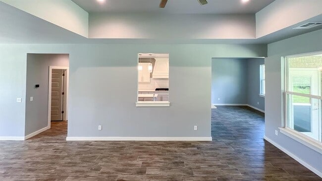 Photo - 1724 Salma Rd