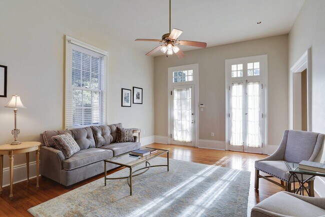 Photo - 8003 Willow St