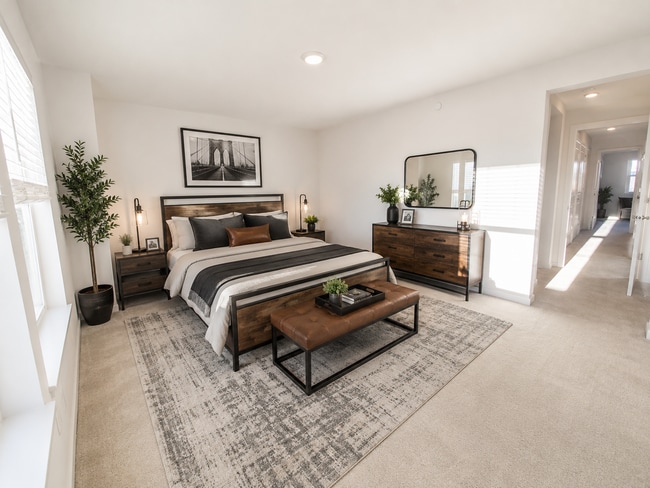 Photo - Newer Townhouse in Ideal North Gate Location!