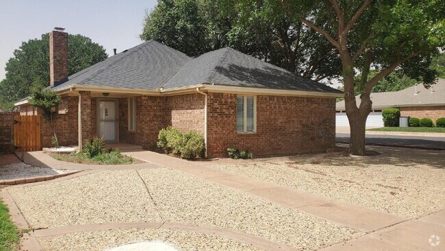 Building Photo - Spacious Townhome Southwest Lubbock