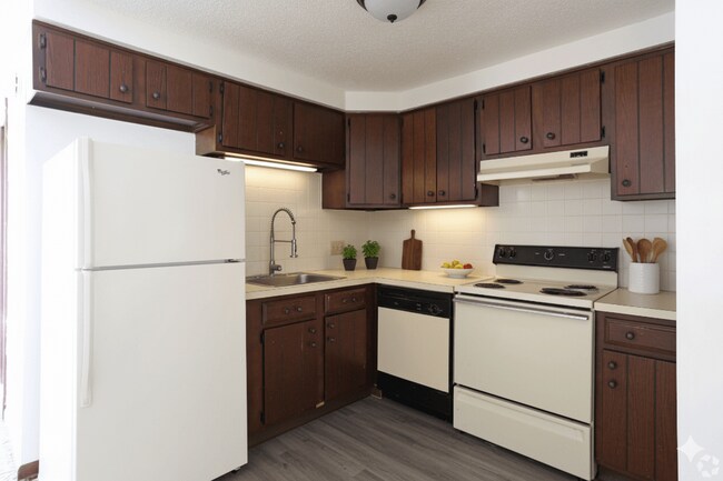 Lincoln Square Apartments