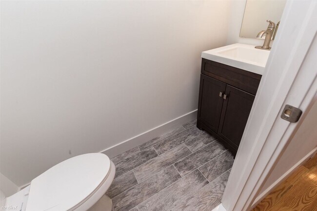 Photo - 2 br, 1 bath Triplex - 2308 E LEHIGH AVE U... Unit C