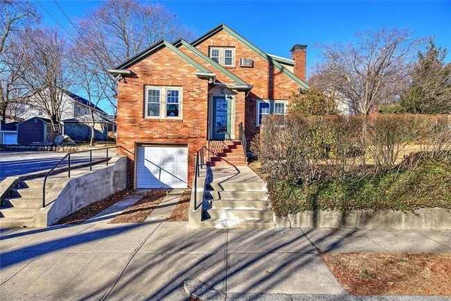 Building Photo - 66 Tyndall Ave