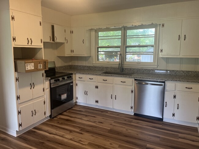 Photo - 142 Hamaker St SW