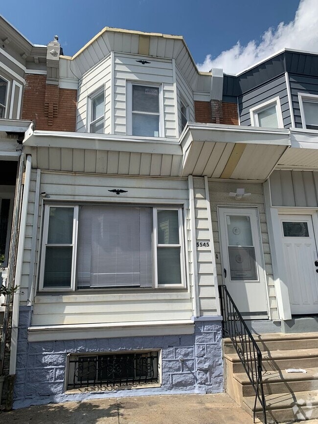 Building Photo - Spacious 3 Bed, 1.5 Bath Home – $1,795/Mon...