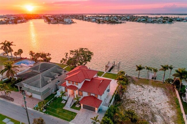 4 Paradise Ln