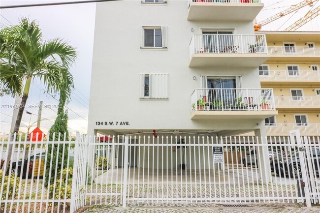Photo - 134 SW 7th Ave Unit 403