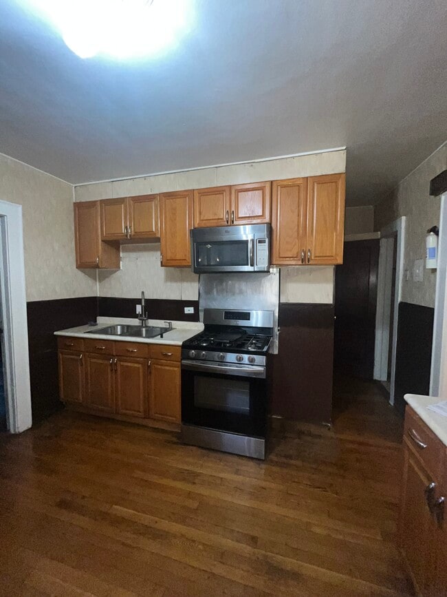 Cocina - 577 Tremont Ave Unidad 1