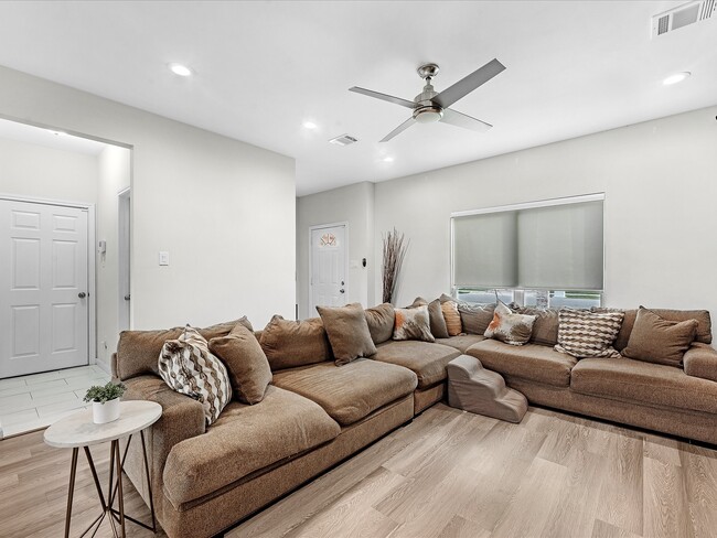 Photo - 8407 James Franklin St