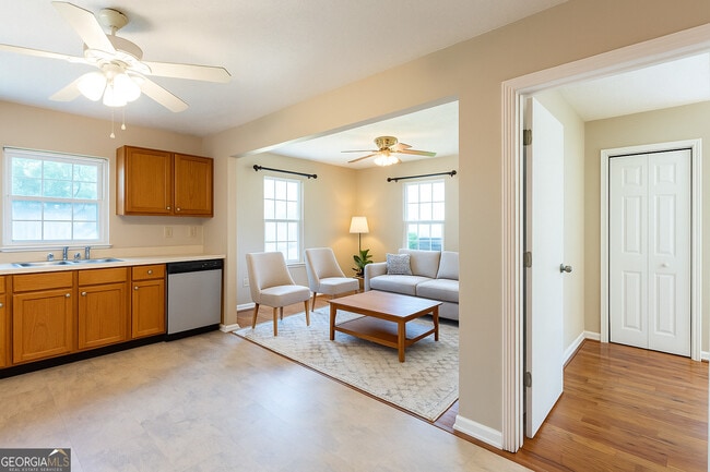 Photo - 3172 Humphries Dr SE