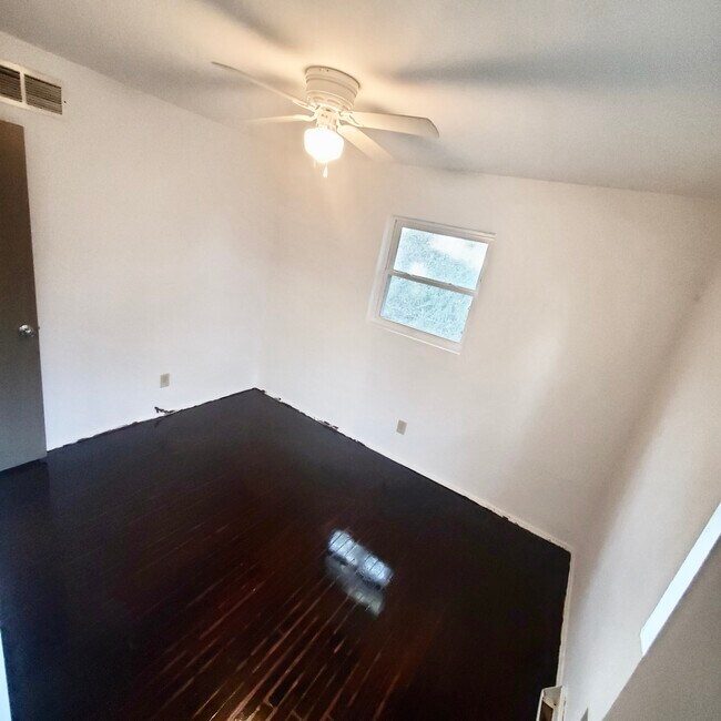 Photo - 1991 Congo St Unit 1991