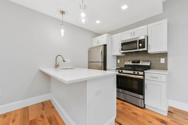 Building Photo - 70 W Eagle St Unit 3 Rental