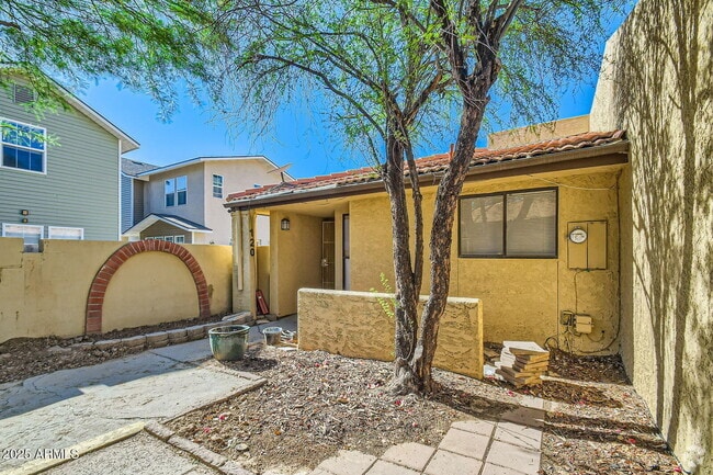 Building Photo - 3228 W Glendale Ave Rental