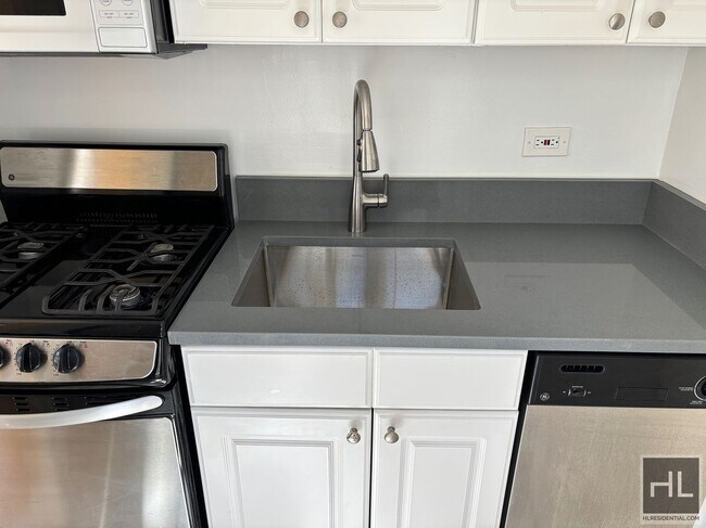 Photo - Christopher Street Unit 5N