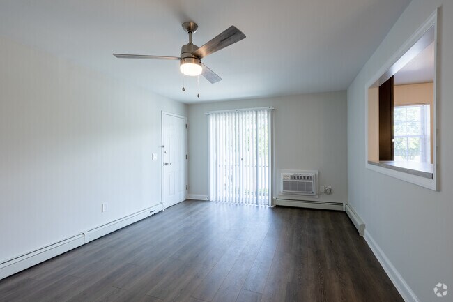 2BR 1BA - 880SF