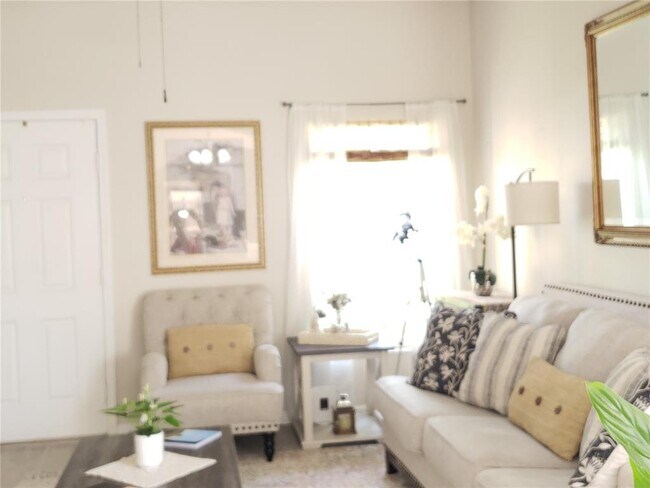 Photo - 16530 Cedar Crest Dr