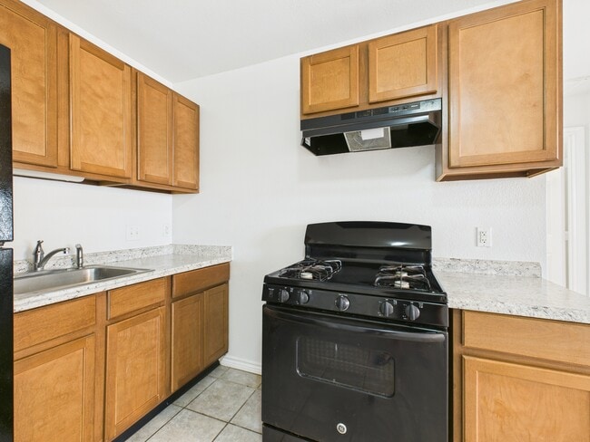Photo - 1902 Finfeather Rd