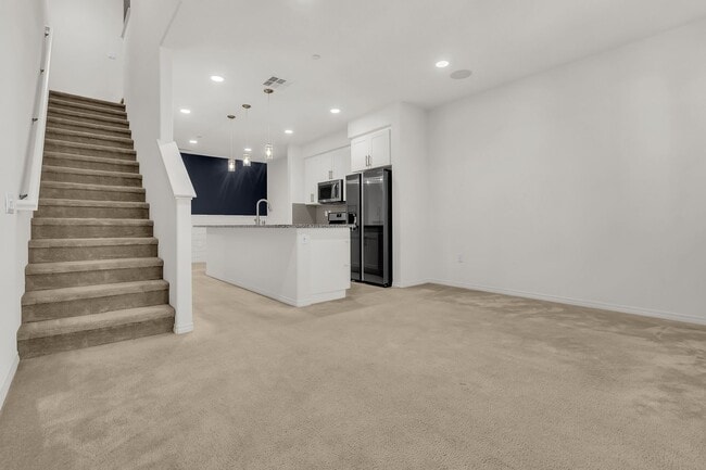 Photo - 1520 W 1st St