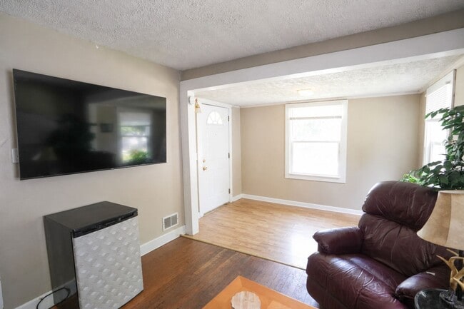 636 Golfview Dr
