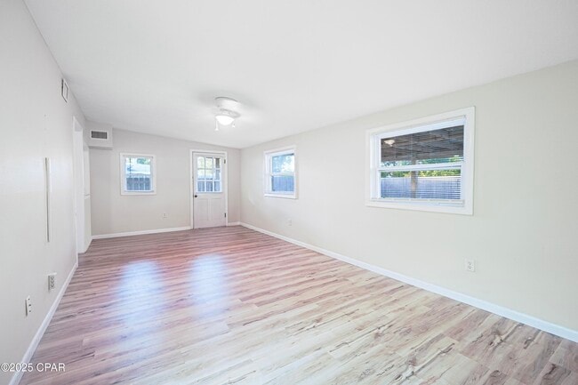 Photo - 1504 W 13th St