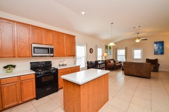 Photo - 614 W Newport Bend