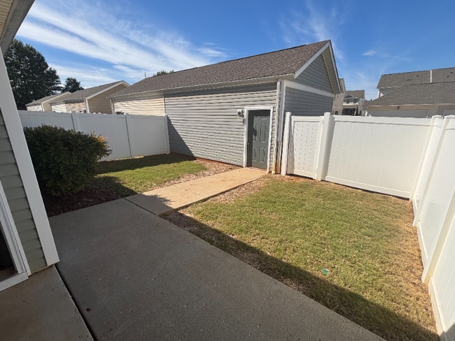 Photo - 411 Prom Dr SW