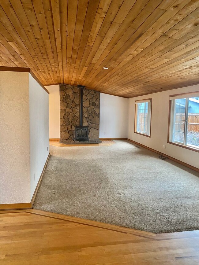 Photo - 2816 NE Lapoint Ct