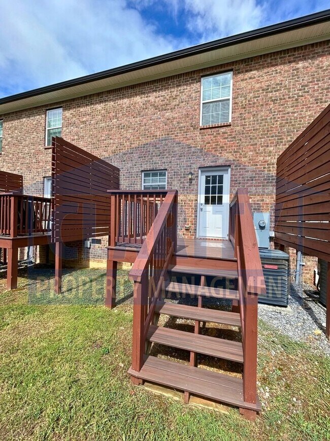 1807 Forest Ridge Dr SW Unit 3