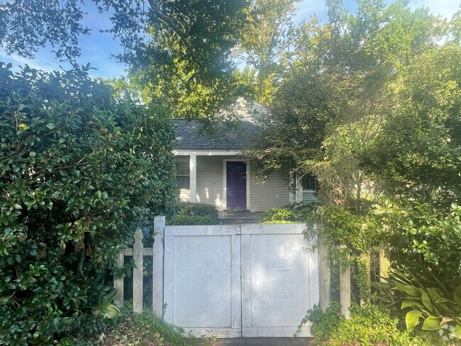 Building Photo - 3 Bedroom Home 21st Street