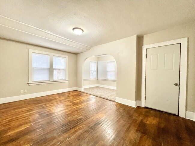 Photo - 1129 Woodward Ave Unit 2