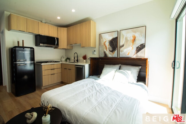 Building Photo - 22454 Dolorosa St