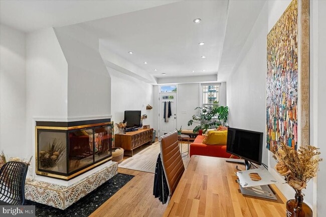 Photo - 2207 12th Pl NW